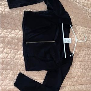 Black long sleeve crop top